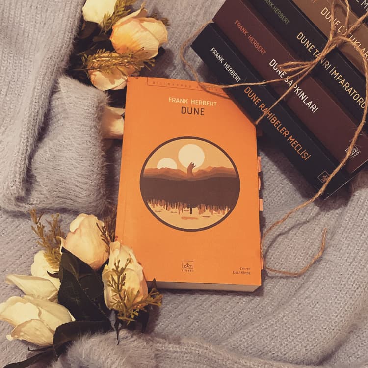 Dune: Frank Herbert'in Derinlikli Bilim Kurgu Dünyası