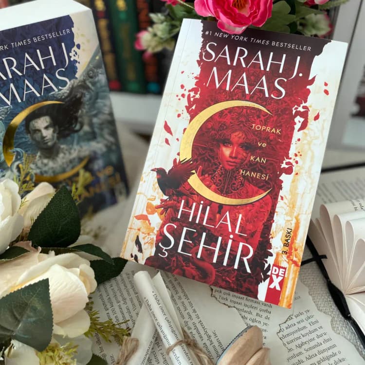 Hilal Şehir: Sarah J. Maas'ın Büyüleyici Fantastik Dünyası