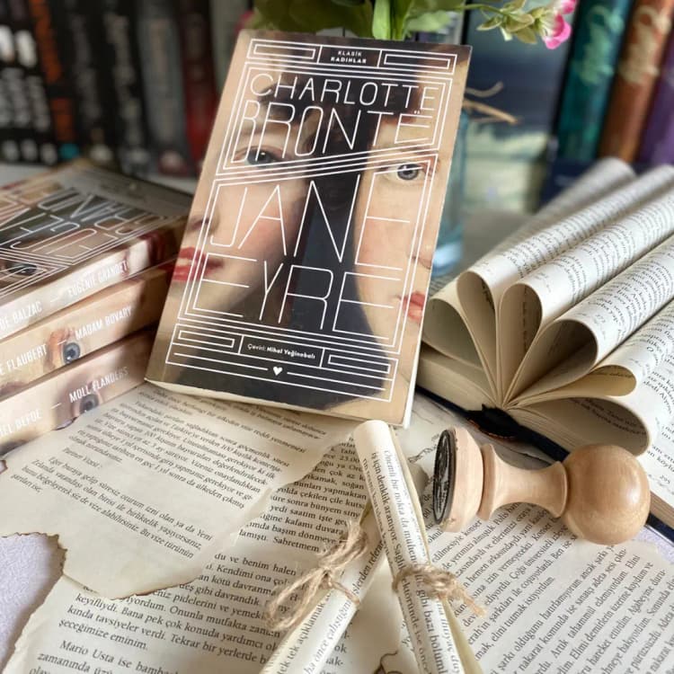 Charlotte Brontë'den Jane Eyre: Özgürlük ve Güçlü Kadın Portresi